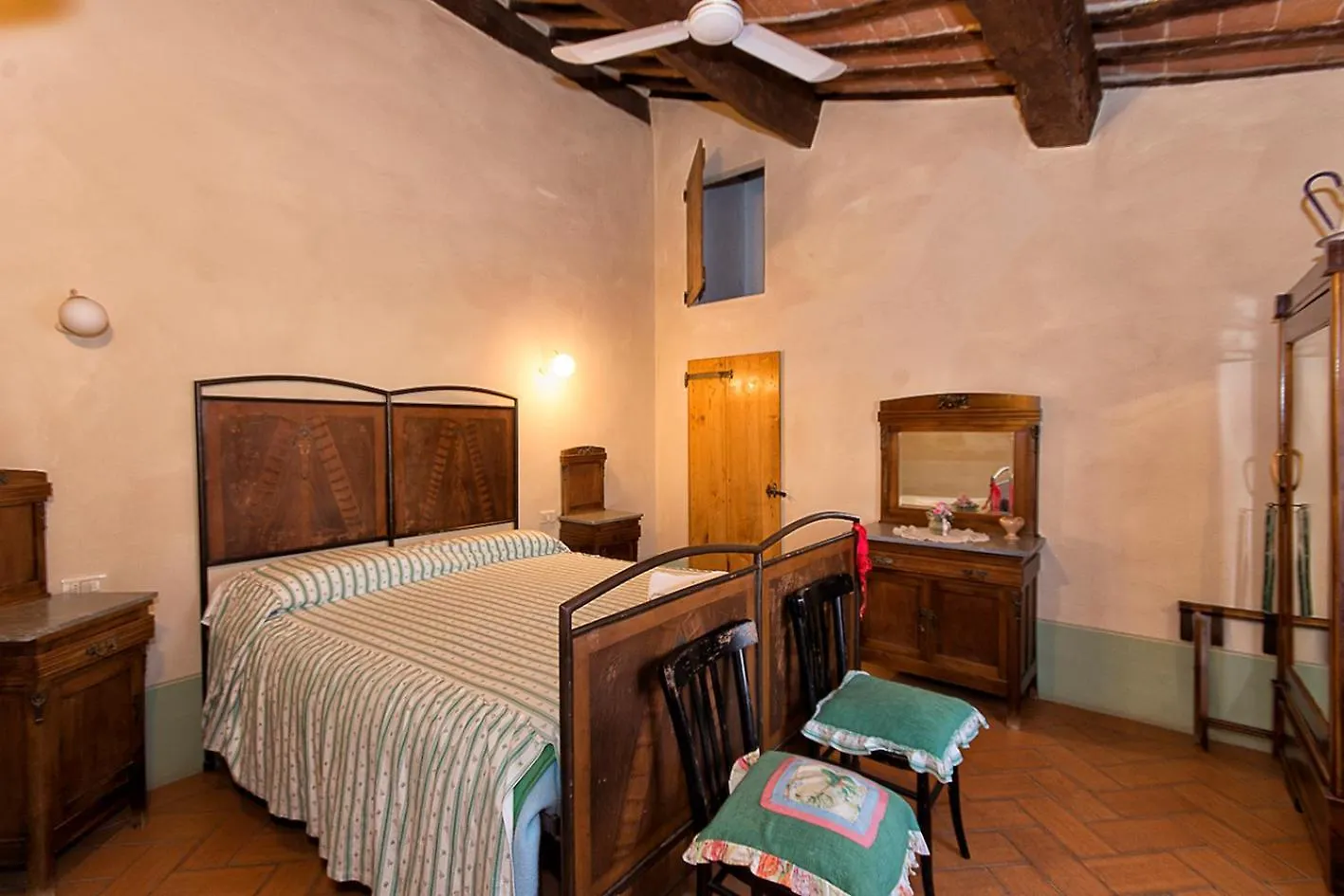 Agriturismo Le Sorbelle D'Orcia Con Piscina Pienza
