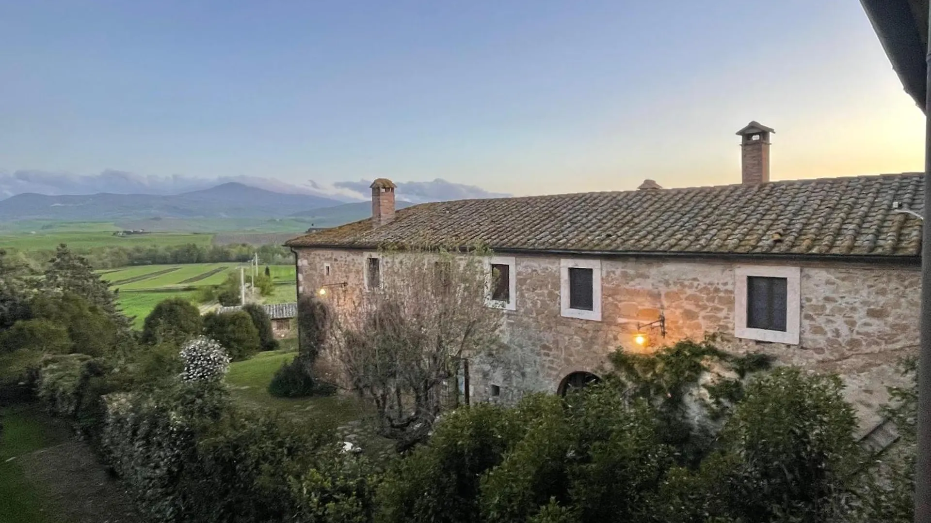 Agriturismo Le Sorbelle D'Orcia Con Piscina Pienza